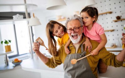 Abuelos con buen oído: escuchar bien para seguir conectados con los suyos